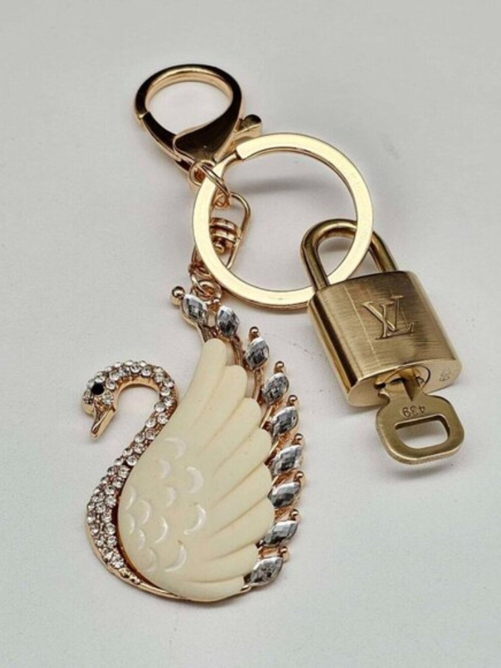 Authentic LV Louis Vuitton Gold Lock & Key 🔑Unbranded Swan Keychain Charm - Picture 8 of 10